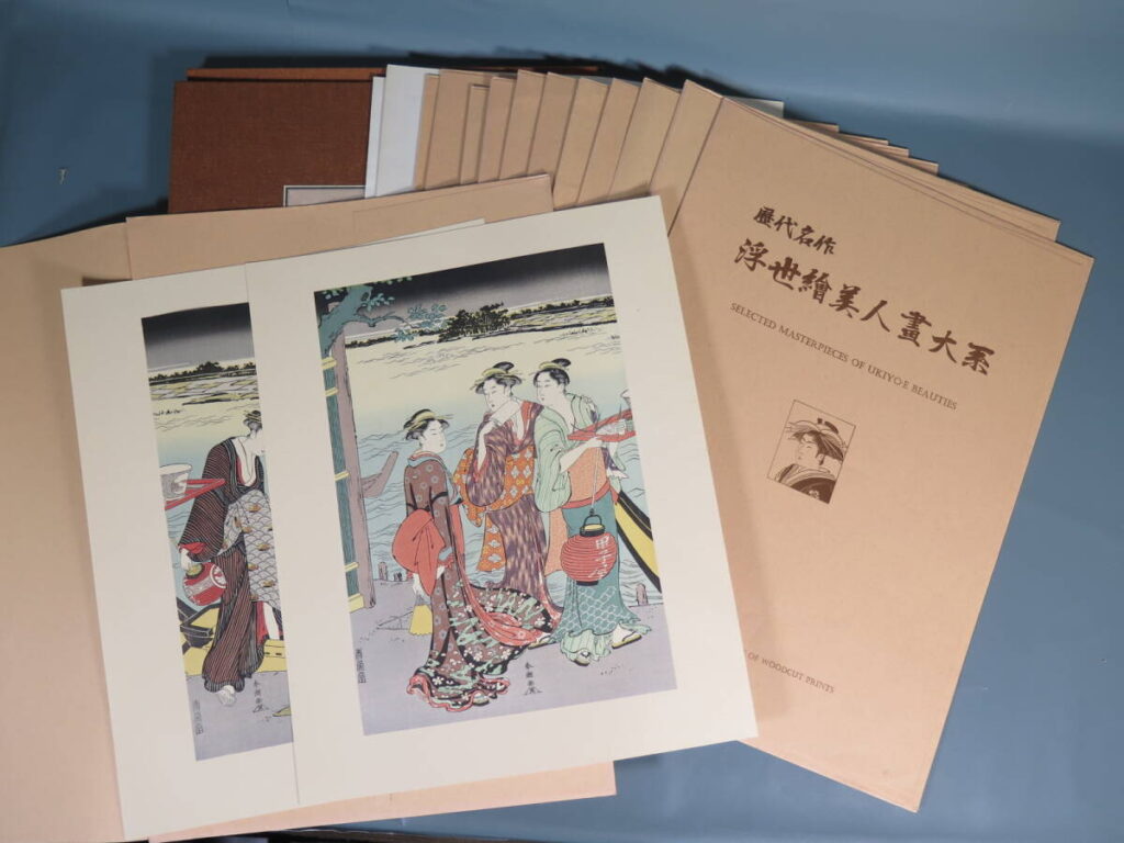 埼玉県三郷市にお住いのお客様のご依頼で昭和期に復刻された大量の浮世絵木版画を出張買取にてお売りいただきました。江戸期の浮世絵美人画、葛飾北斎、歌川広重などを昭和期にアダチ版画研究所が復刻した木版画を１００枚ほどお売りいただきました。