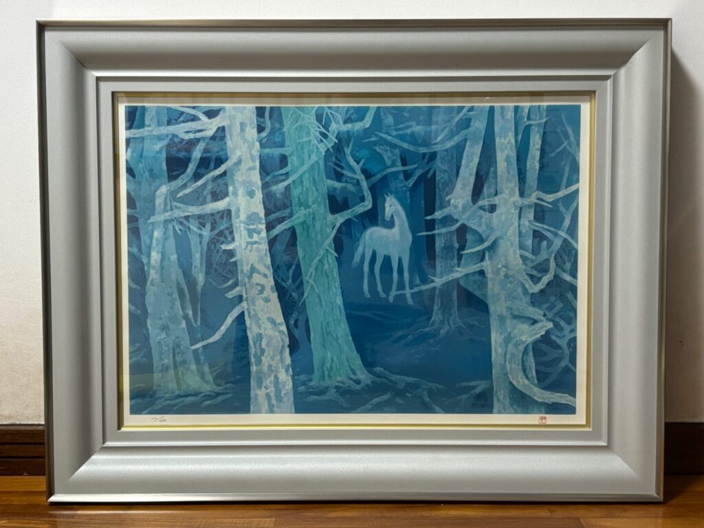 東京都杉並区善福寺にお住いでいつも当店を懇意にしてくださるお客様が東山魁夷のリトグラフ作品４点などを店頭にお持込みくださいました。１点１点丁寧に査定させていただきまして、合計６０万円で買取いたしました。当店では有名作家の美術品や骨董品の買取も積極的にしております。店主は豊富な知識や経験と鑑定力を持ち合わせておりますのでどうぞ安心してご利用ください。